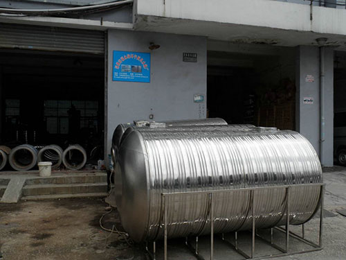 圆形卧式保温水箱 圆形卧式保温水箱